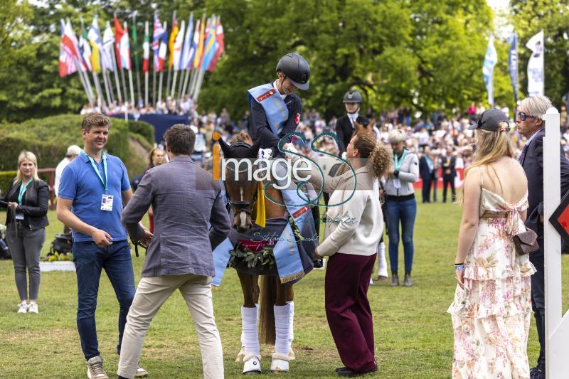 dressage PrizeGiving_Hamburg_20240512_SS350438.jpg